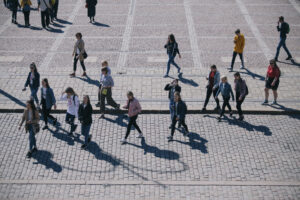 Människor som går.