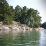 Skärgårdsbild, hav och land.